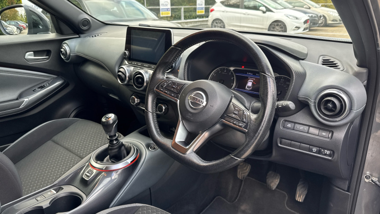 Nissan Juke 1.0 DiG-T N-Connecta 5dr Petrol Hatchback